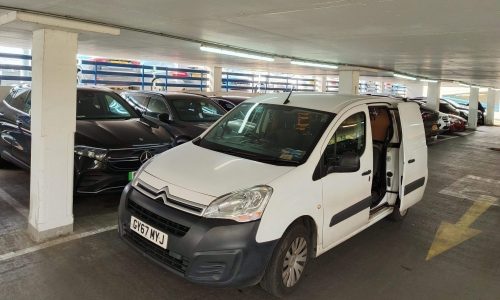 Mobile auto locksmith